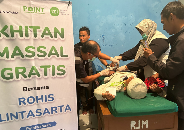 Suasana Libur Sekolah, Rohis Lintasarta Bersama Inisiatif Zakat Indonesia Menghadirkan Program Khitan Massal Bagi Anak-Anak Dhuafa